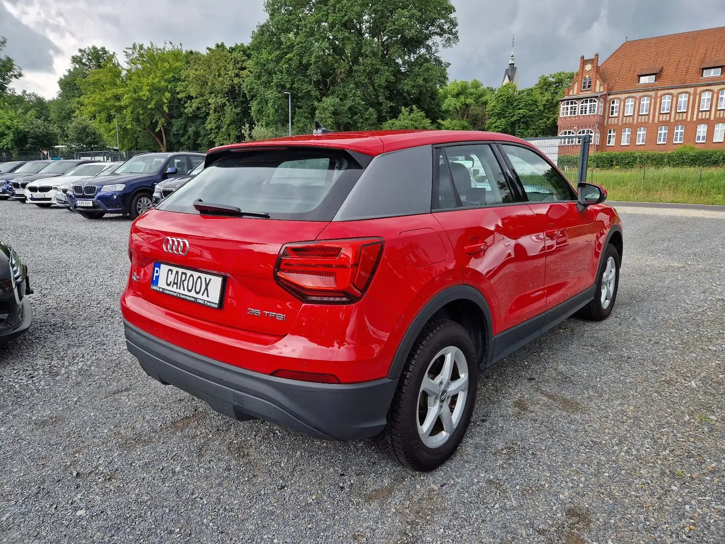 Audi Q2 35 TFSI S-Tronic Business Edition Rot - 2