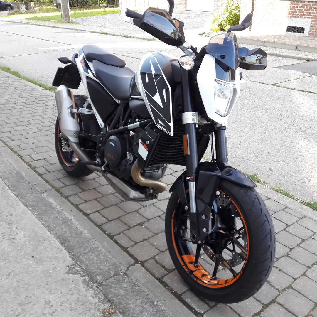 KTM 690 Duke Noir - 1
