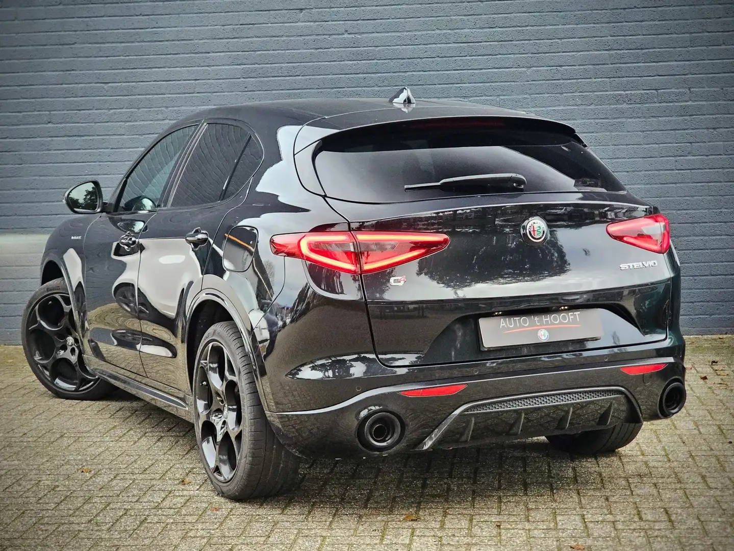 Alfa Romeo Stelvio 2.0 T GME AWD Veloce / ROOD LEDER / CARPLAY / Zwart - 2