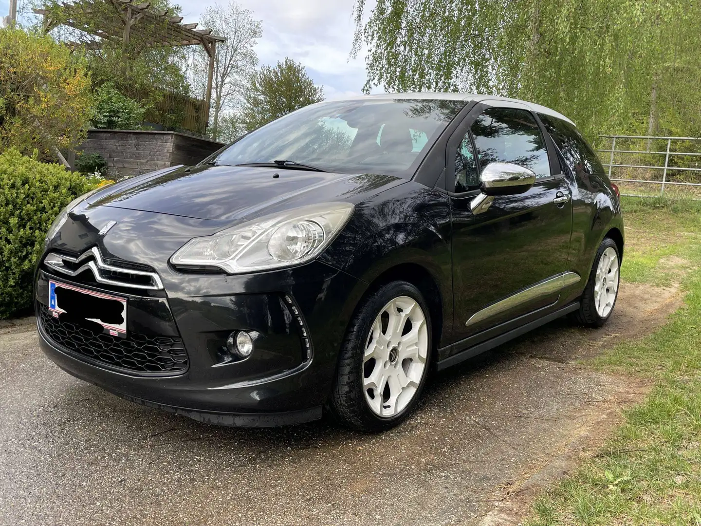 Citroen DS3 DS3 1,6 16V VTi So Chic Airdream Schwarz - 1