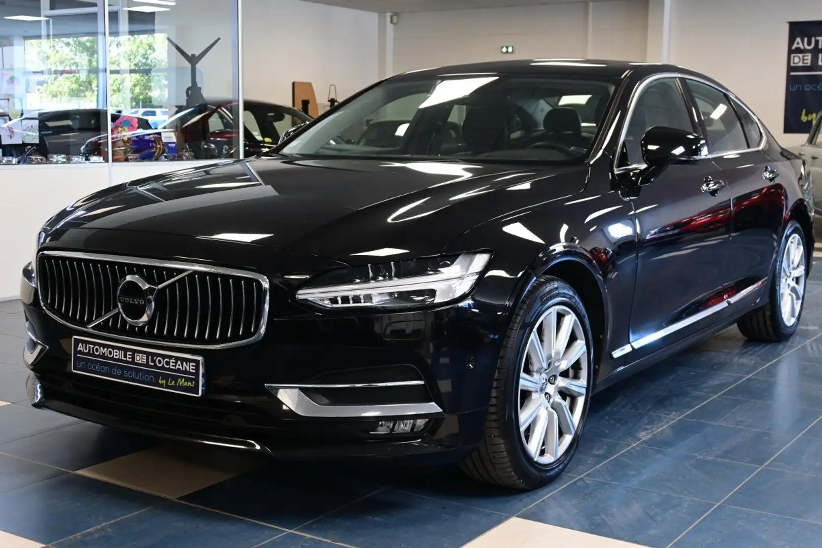 Volvo S90 D5 AWD 235 ch Geartronic 8 Inscription Luxe Noir - 1