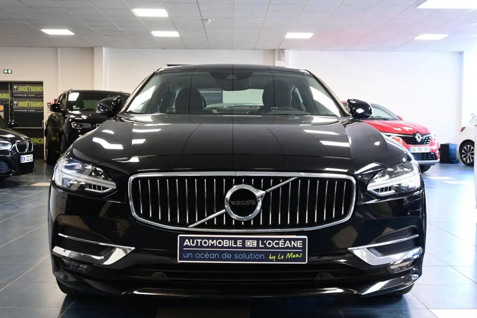 Volvo S90 D5 AWD 235 ch Geartronic 8 Inscription Luxe Noir - 2