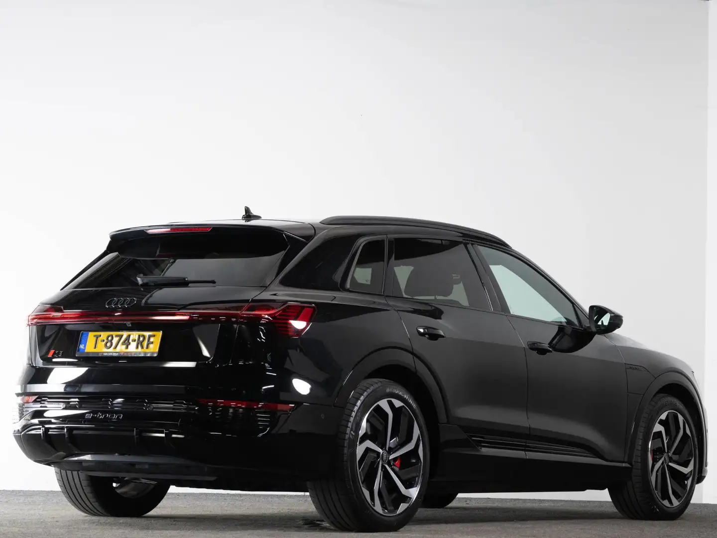 Audi Q8 e-tron S-Line 50 QUATTRO 95 kWh 340 PK | Matrix LED | Pan Zwart - 2