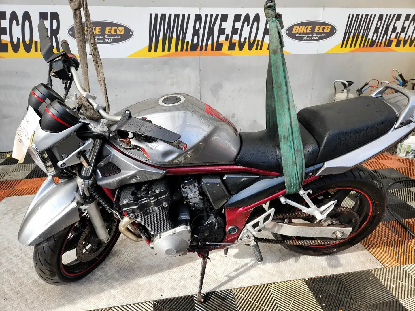 Suzuki GSF 650 Gris - 2