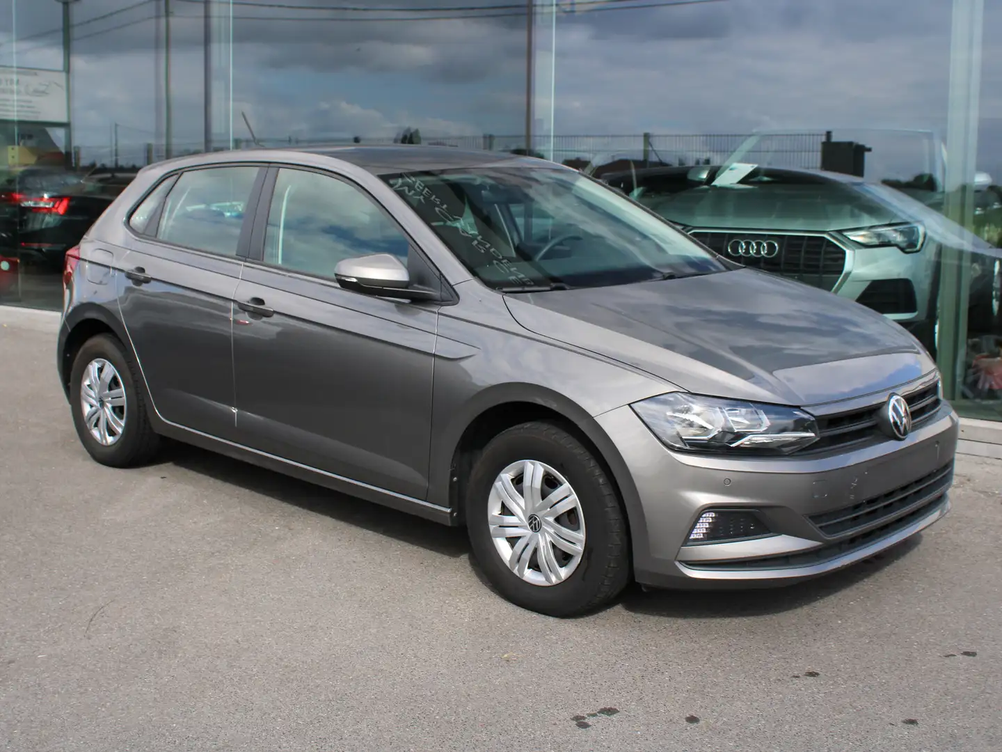 Volkswagen Polo 1.0i AIRCO-5DEURS-NAVI-BLUETOOTH-PDC-FRONT ASS-USB Grijs - 1