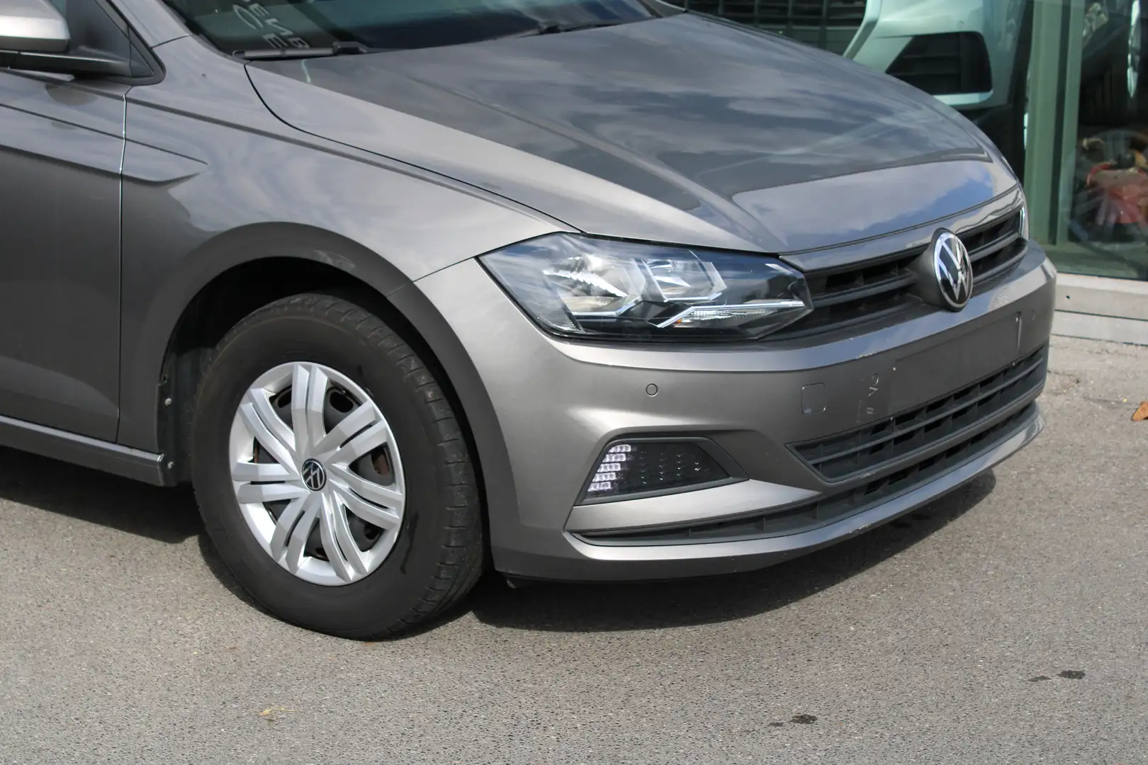Volkswagen Polo 1.0i AIRCO-5DEURS-NAVI-BLUETOOTH-PDC-FRONT ASS-USB Grijs - 2