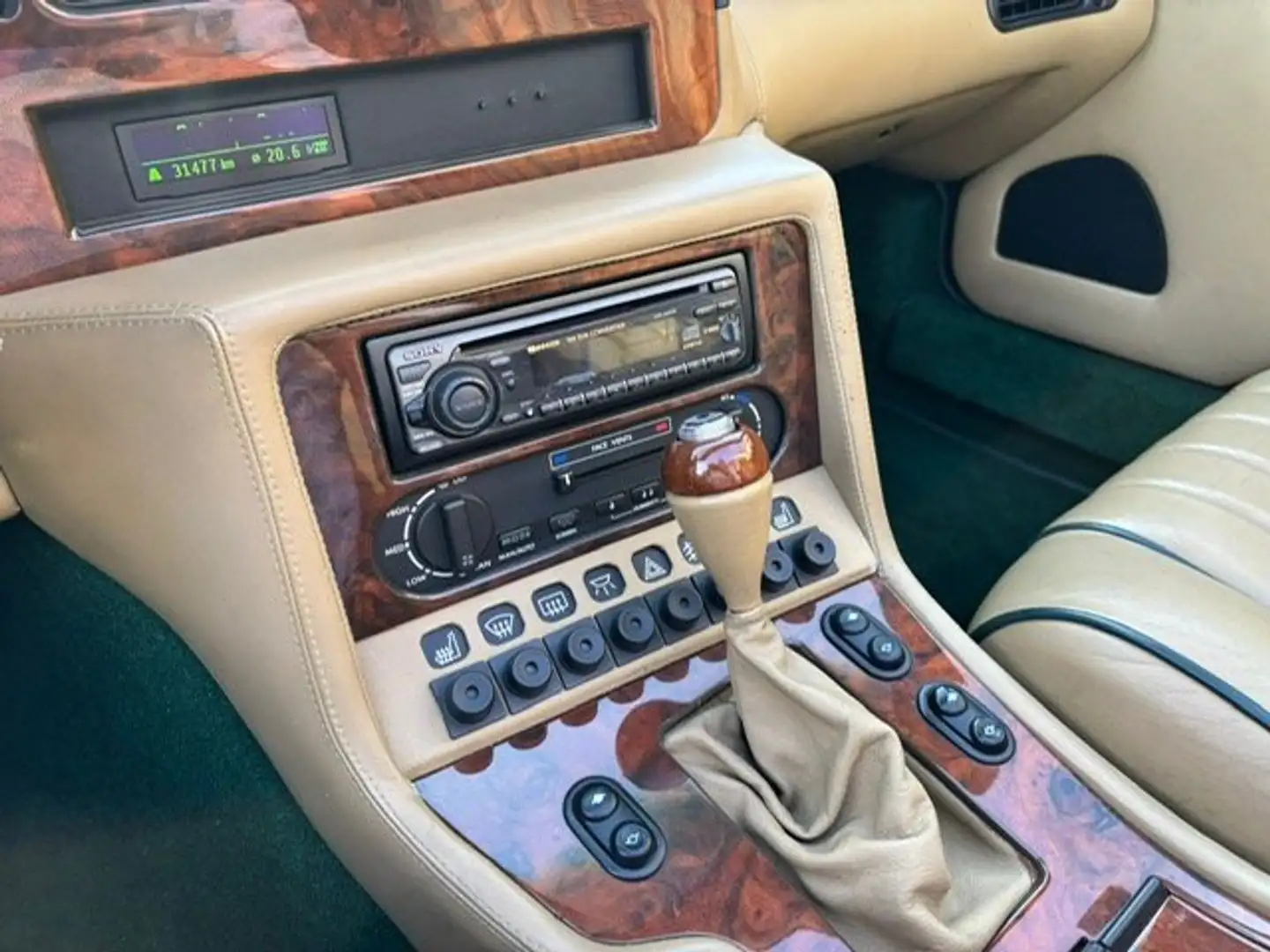 Aston Martin Virage Grün - 2