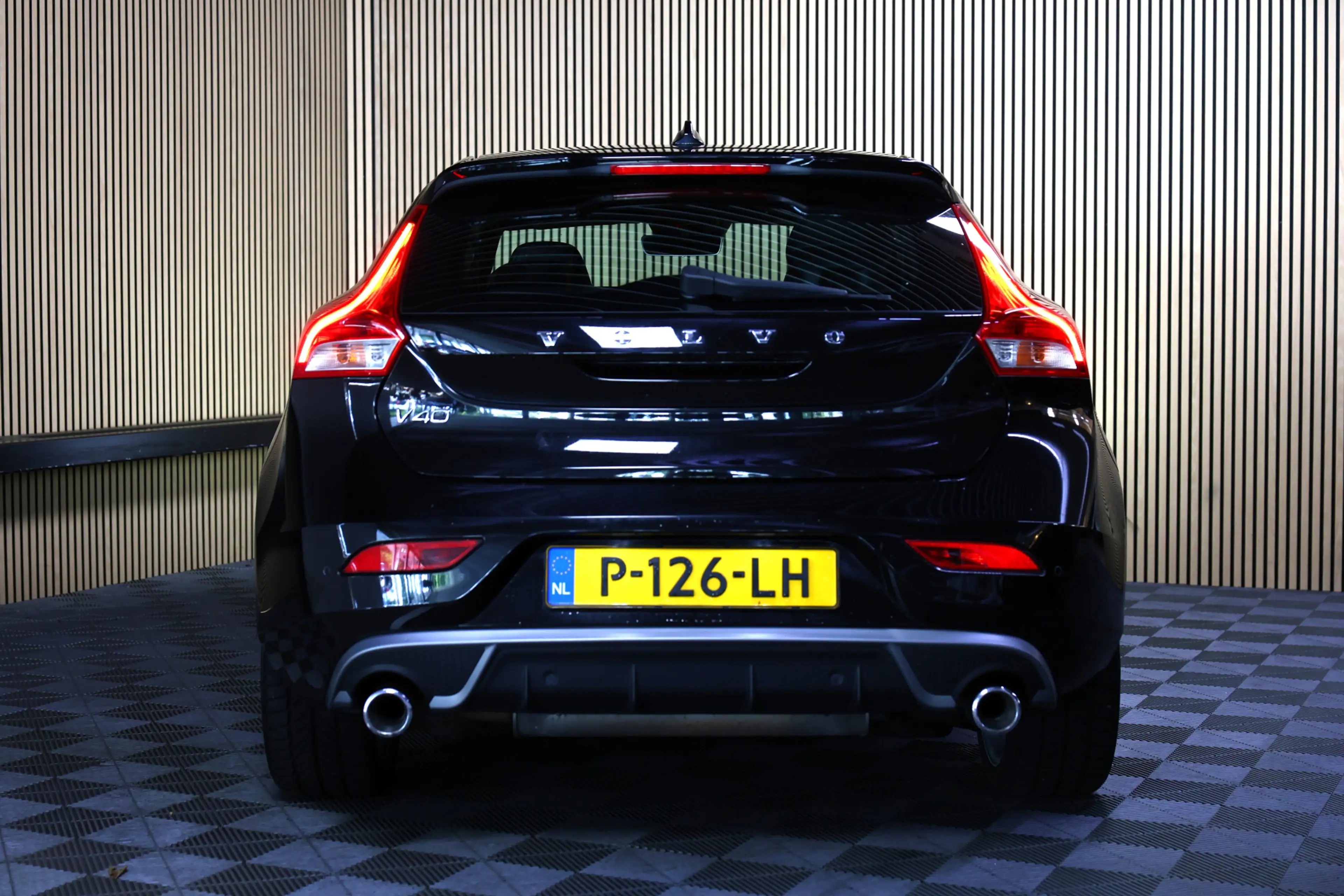 Volvo V40 2.0 T5 R-Design AVM NAVI CLIMA CRUISE PDC STOELVER — photo 6