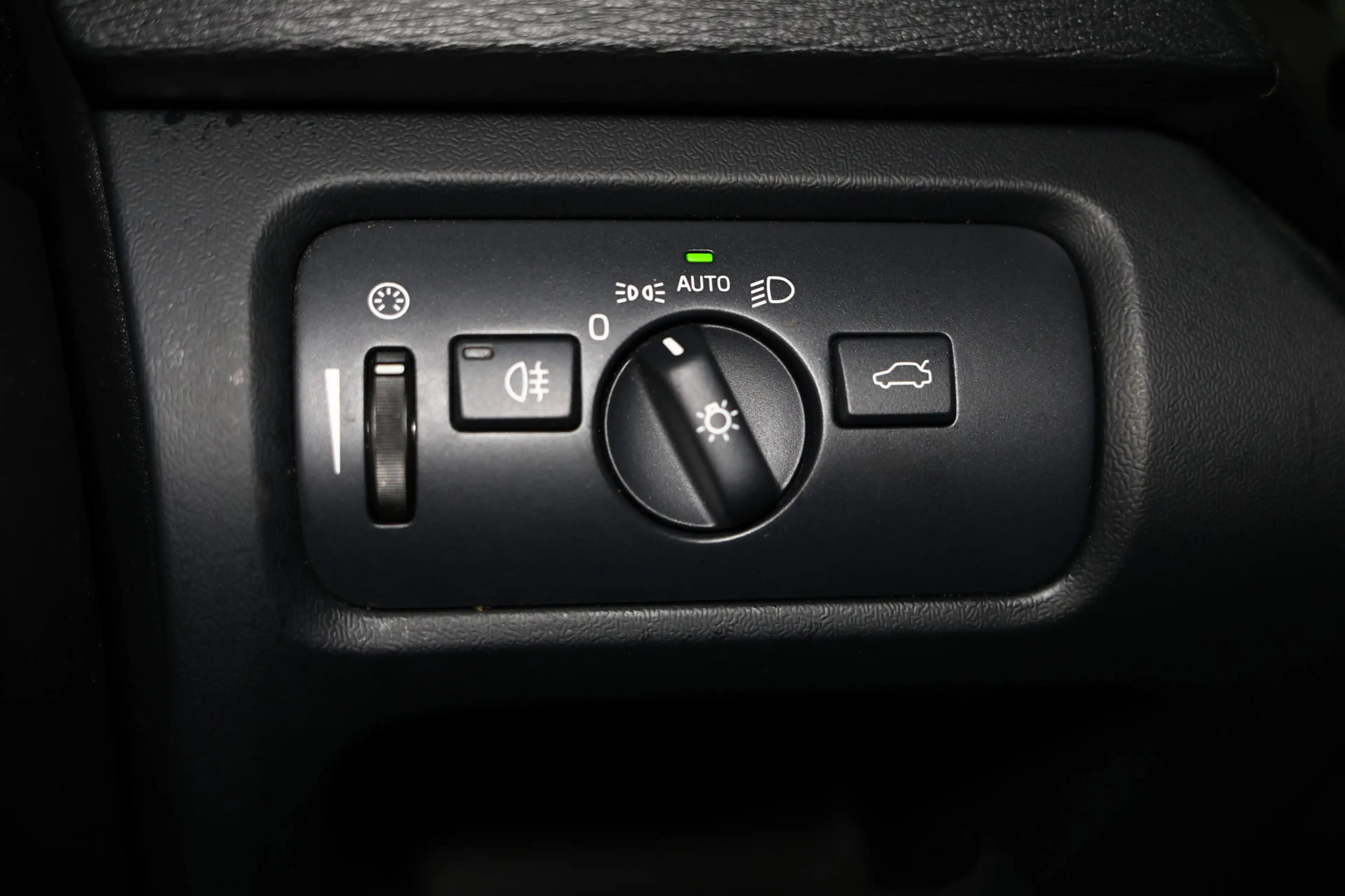 Volvo V40 2.0 T5 R-Design AVM NAVI CLIMA CRUISE PDC STOELVER — photo 11