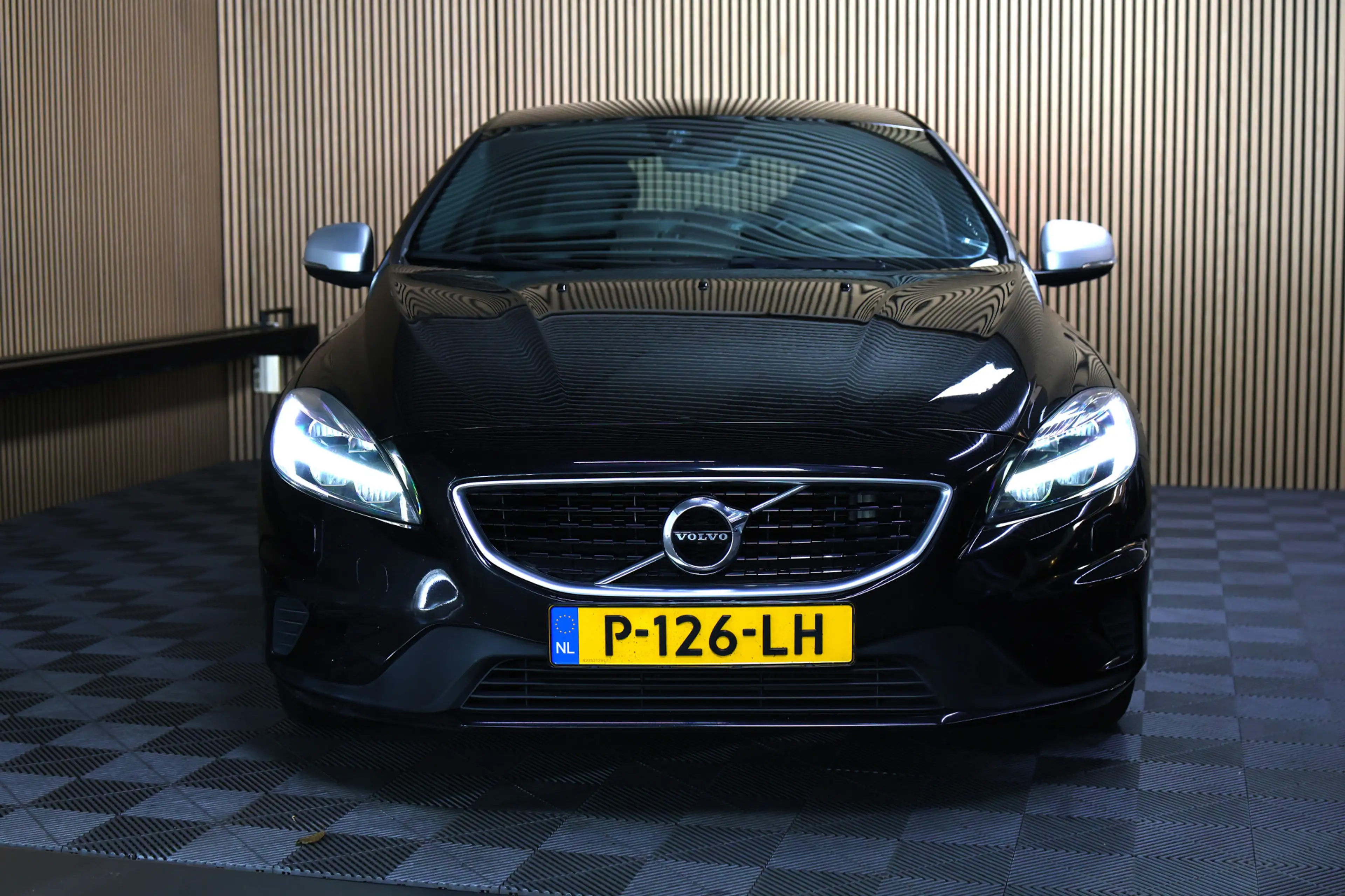 Volvo V40 2.0 T5 R-Design AVM NAVI CLIMA CRUISE PDC STOELVER — photo 7