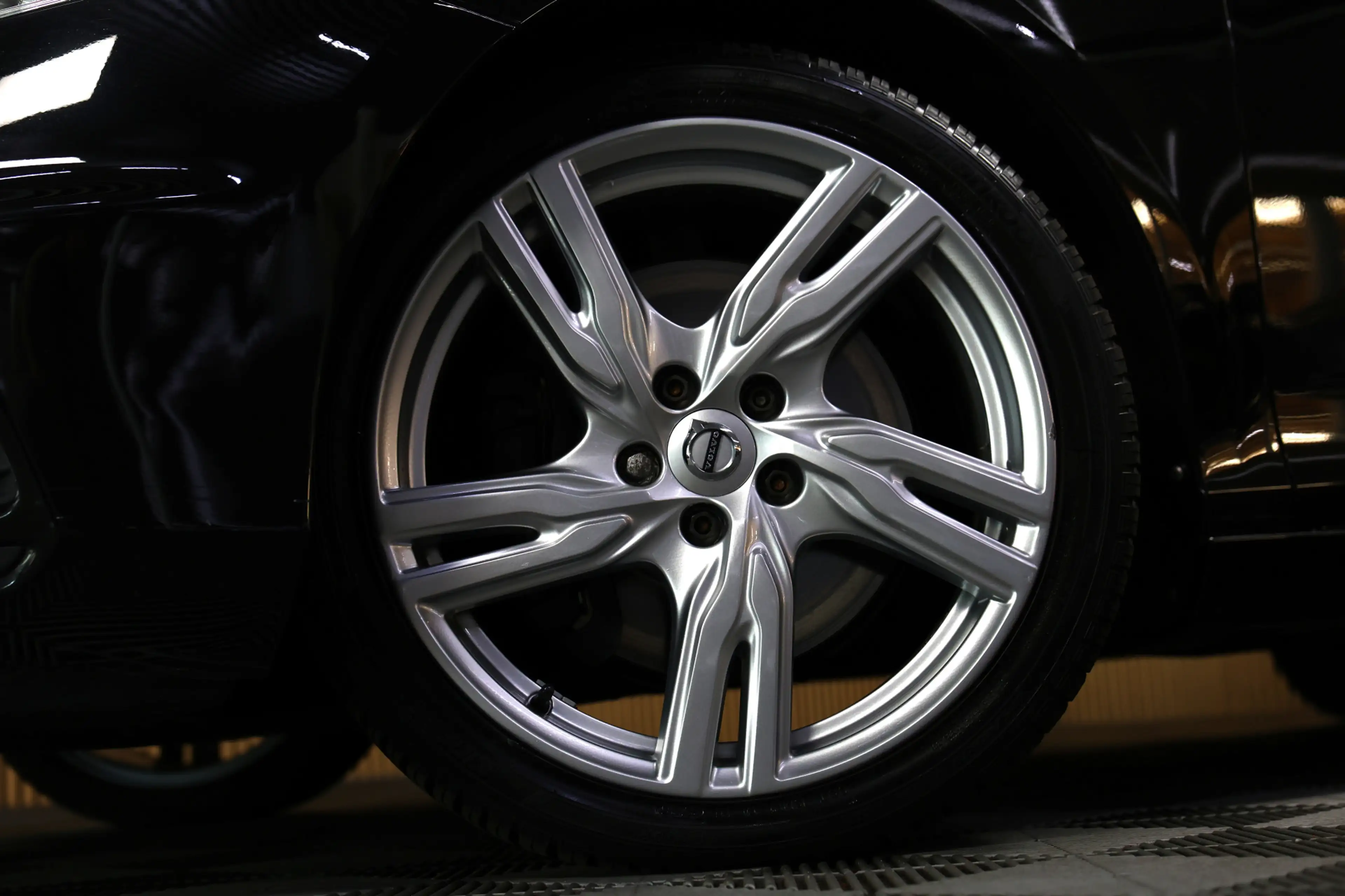 Volvo V40 2.0 T5 R-Design AVM NAVI CLIMA CRUISE PDC STOELVER — photo 4