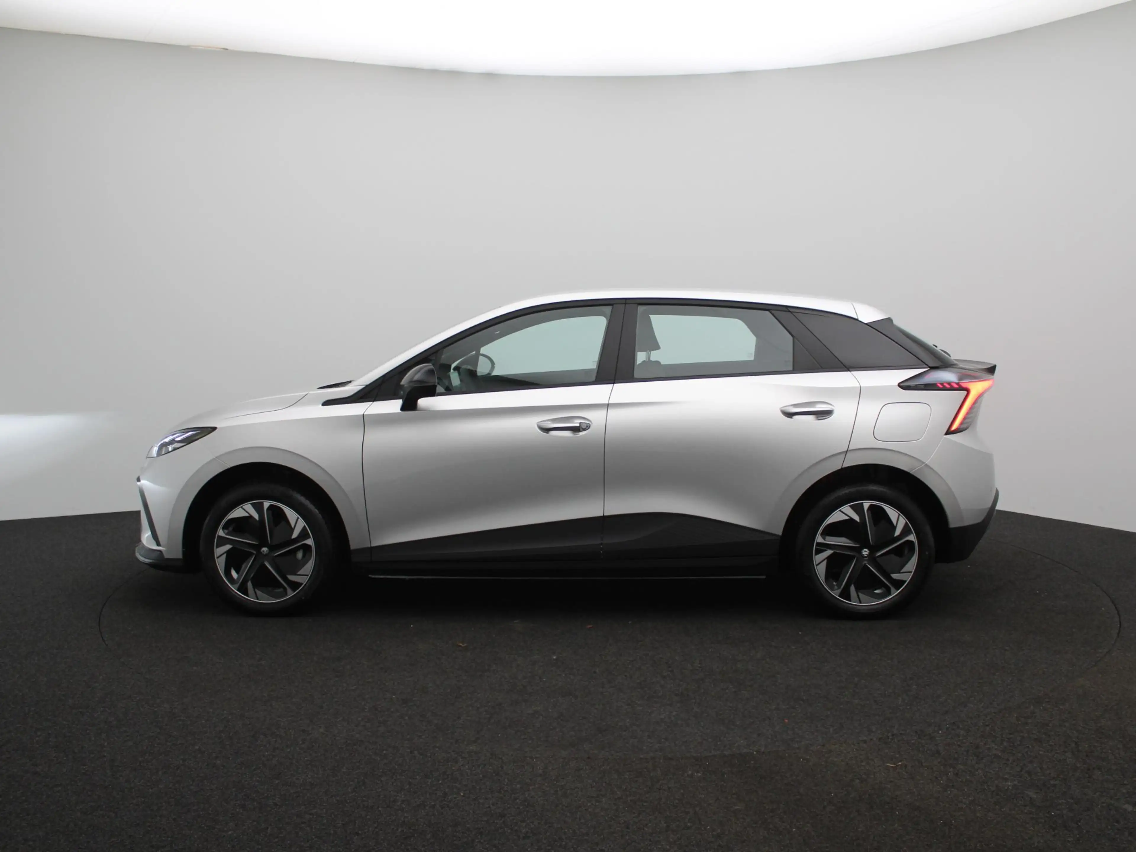 MG MG4 Electric Standard 51 kWh | Apple Carplay/Android A — photo 4