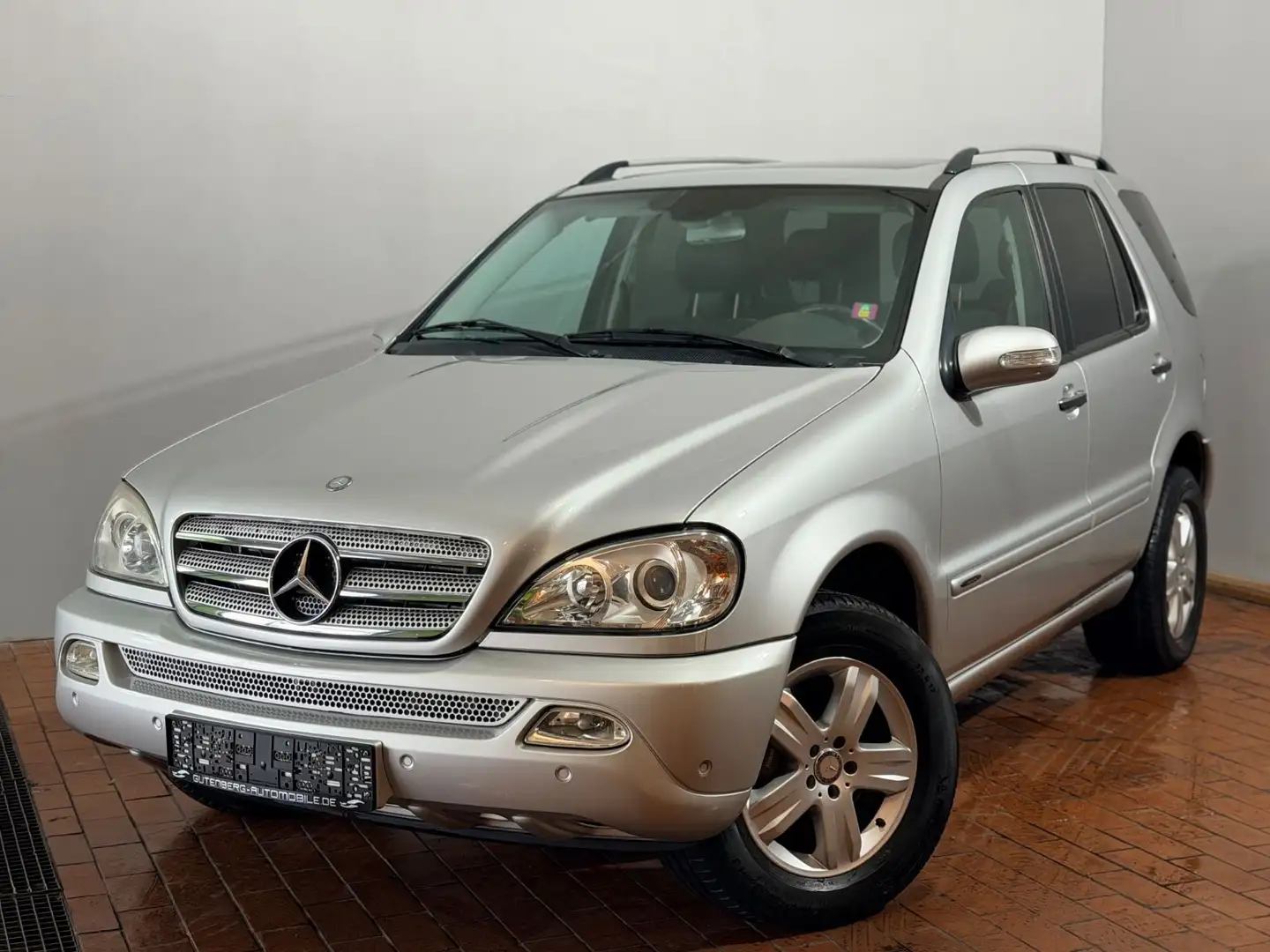 Mercedes-Benz ML 270 ML Allrad Final Edition 1.Hand Schiebedach Plateado - 1