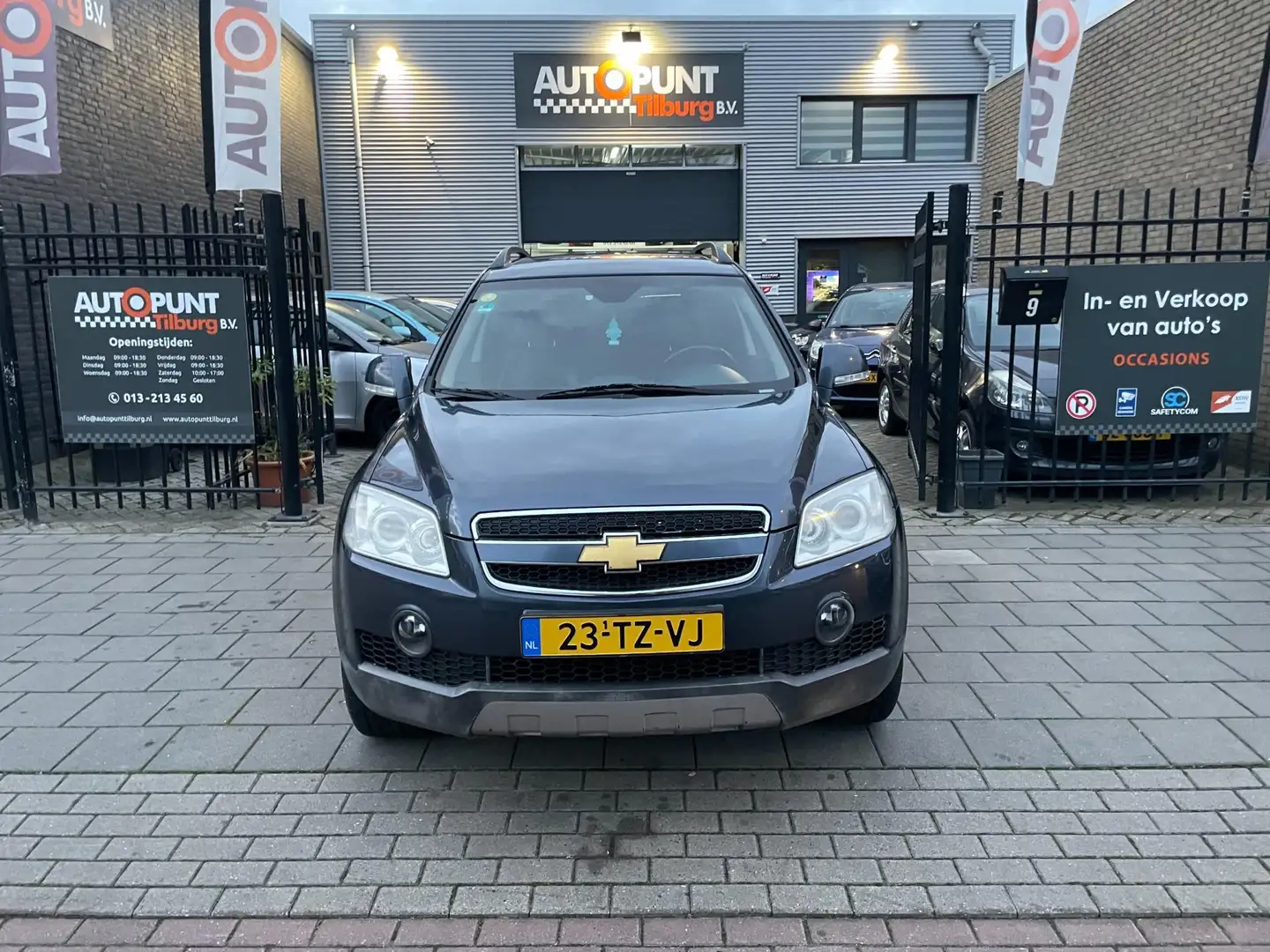Chevrolet Captiva 2.4i Executive 7Persoons Trekhaak Airco NAP APK Grijs - 2