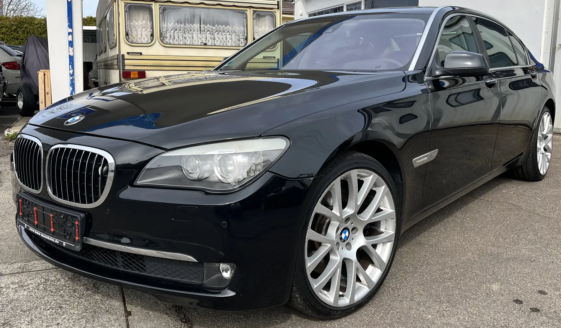 BMW 750 750iA LANG+INDIVIDUAL+NEUER MOTOR VON BMW*530PS!! Schwarz - 1
