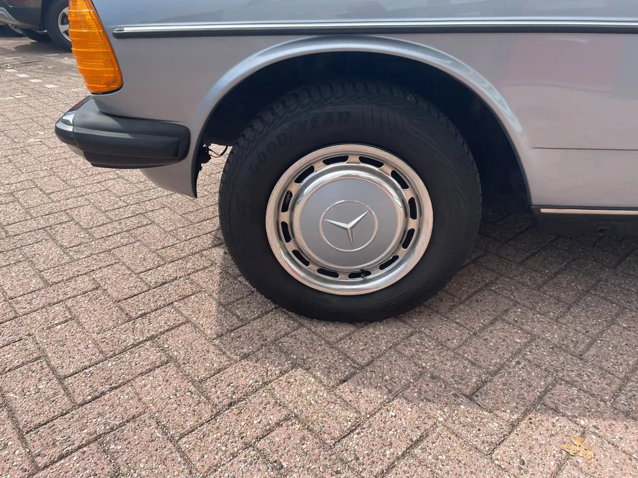 Mercedes-Benz 280 200-280 (W123) 230 E Sedan, foto 4