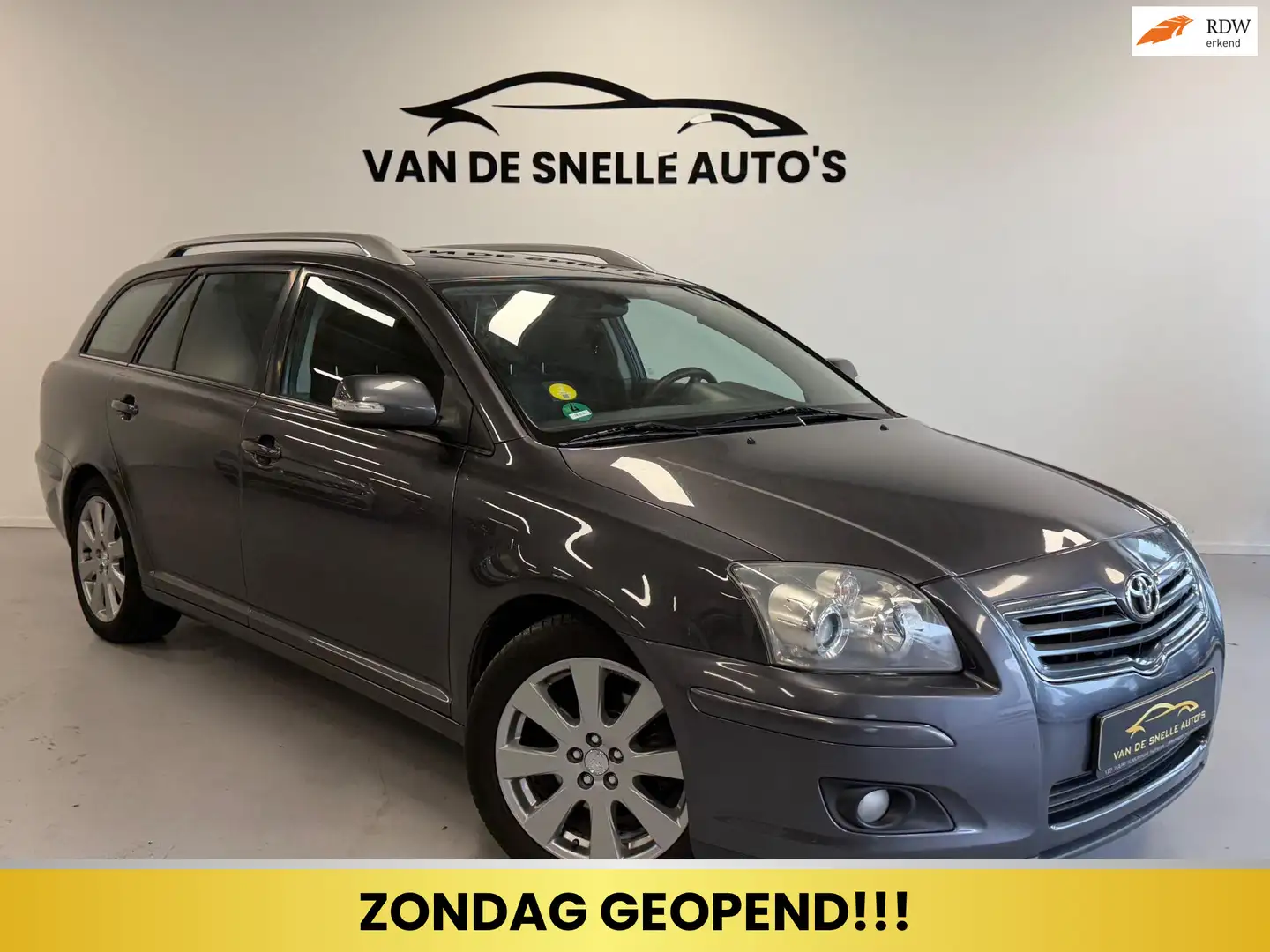 Toyota Avensis Wagon 2.0 VVTi Luna Business NAP/CLIMA/NAVI Gris - 1