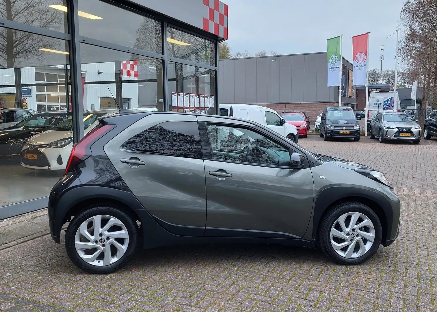 Toyota Aygo X 1.0 VVT-i MT Pulse Verde - 2