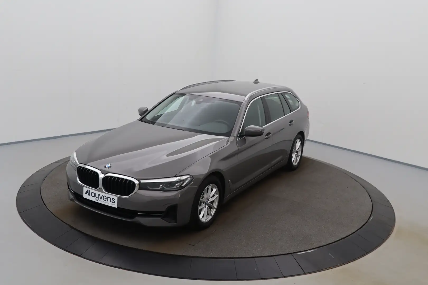 BMW 520 5 Touring 520dA MHEV Business LEDER/CUIR LED GPS P Grijs - 1