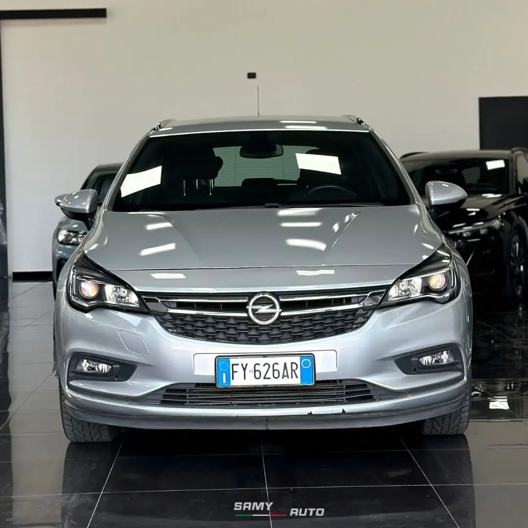 Opel Astra Sports Tourer 1.4 t  110cv Gris - 1