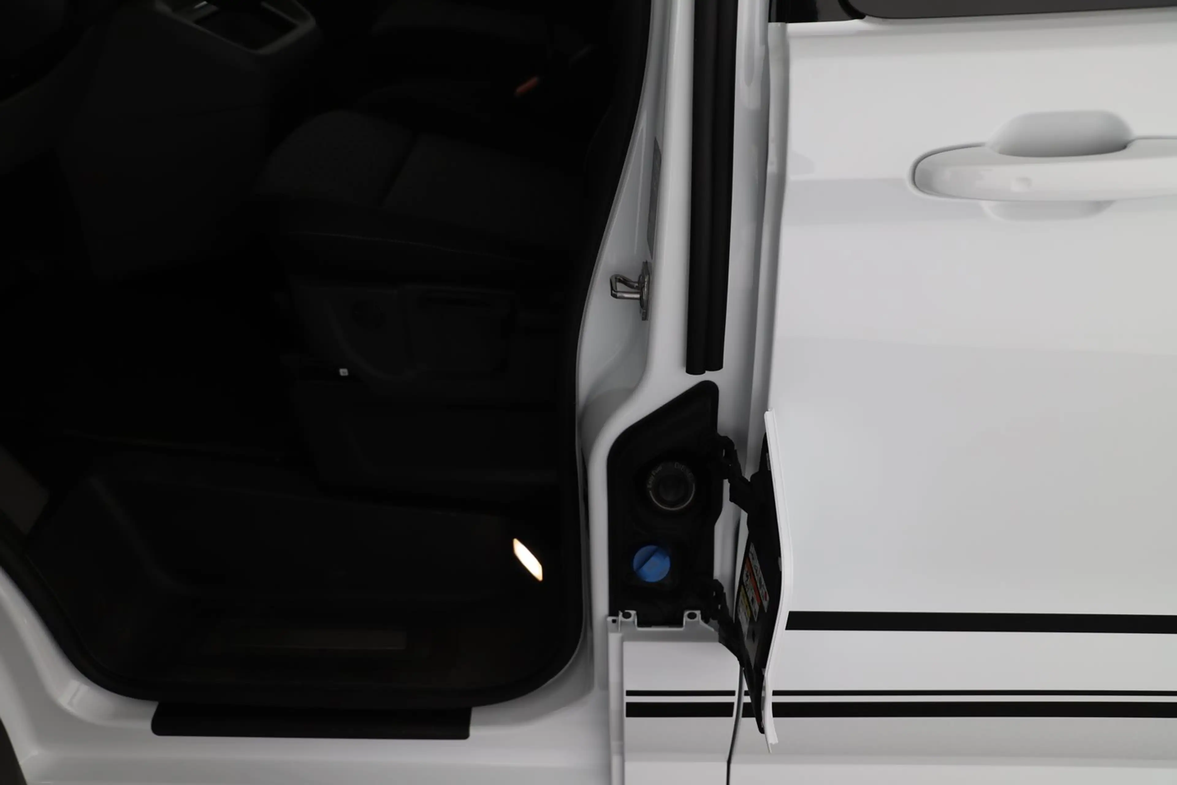 Volkswagen T7 Caravelle VW T7 Caravelle Edition TDI 4MOTION — photo 15