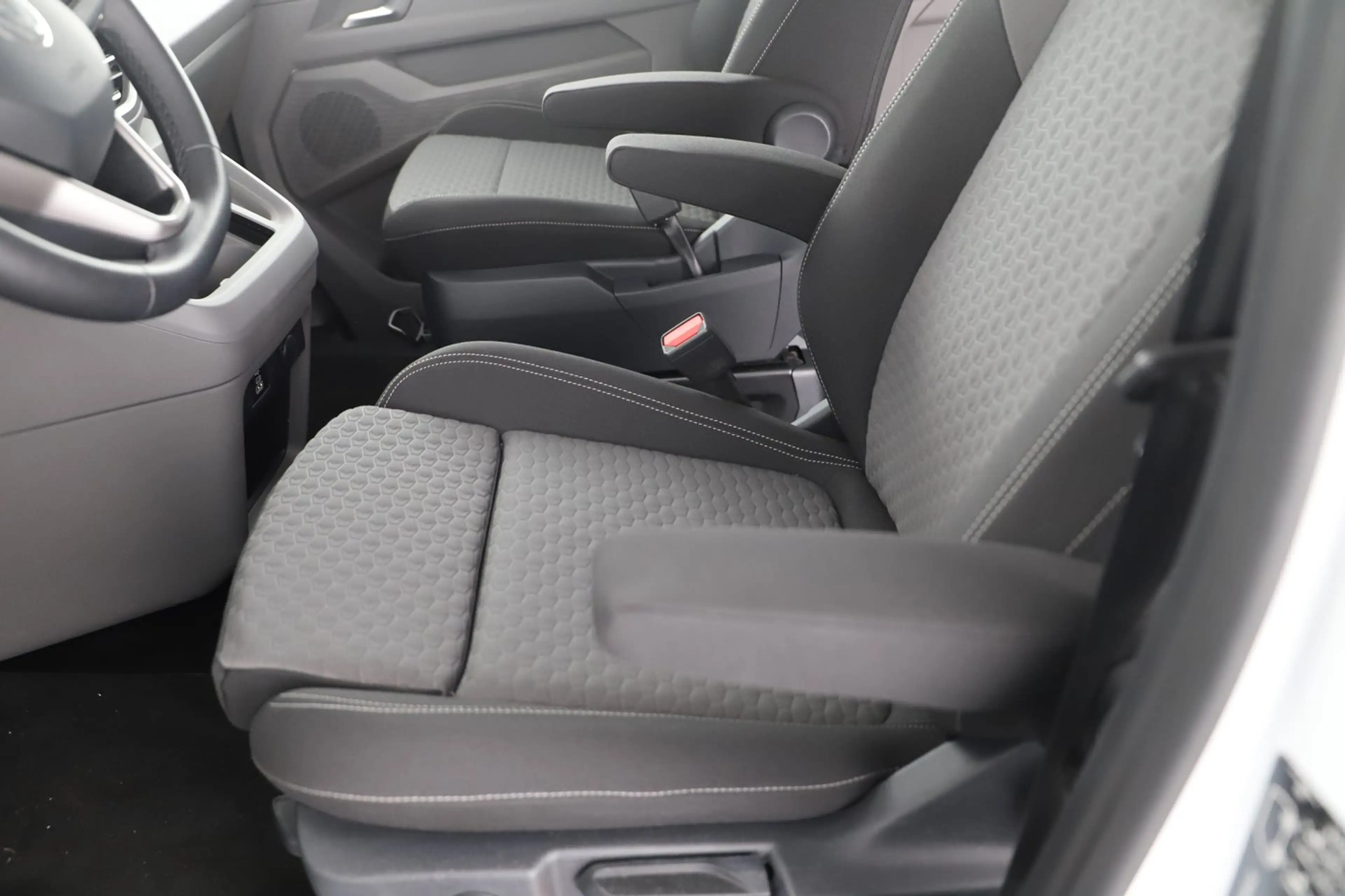 Volkswagen T7 Caravelle VW T7 Caravelle Edition TDI 4MOTION — photo 14