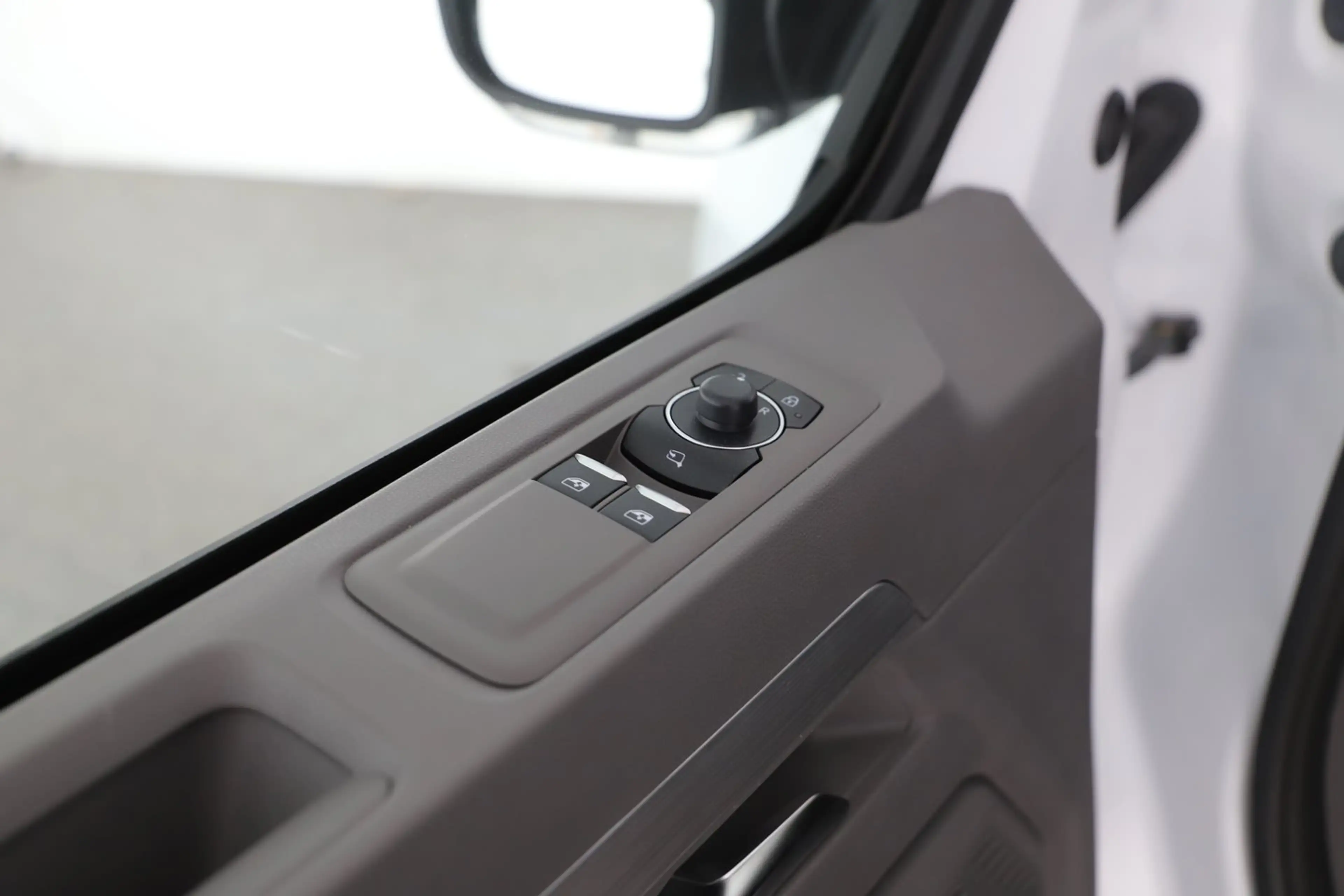 Volkswagen T7 Caravelle VW T7 Caravelle Edition TDI 4MOTION — photo 11