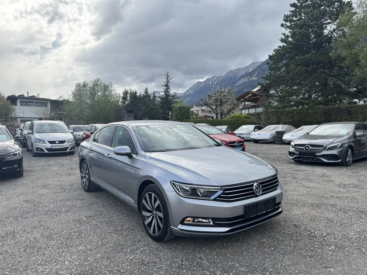 Volkswagen Passat Highline 1,6 TDI Grau - 1