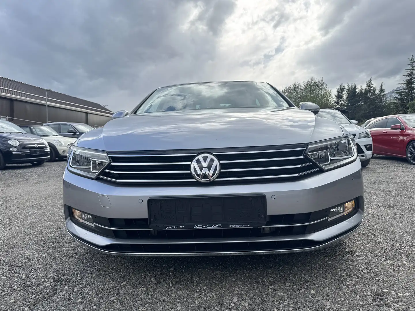 Volkswagen Passat Highline 1,6 TDI Grau - 2
