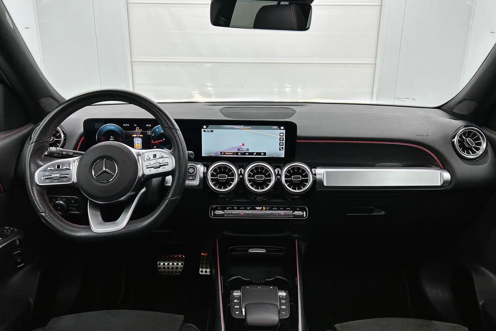 Mercedes-Benz GLB 200 Business Solution AMG | VOL! | 163PK | PANO | Trek Grijs - 2