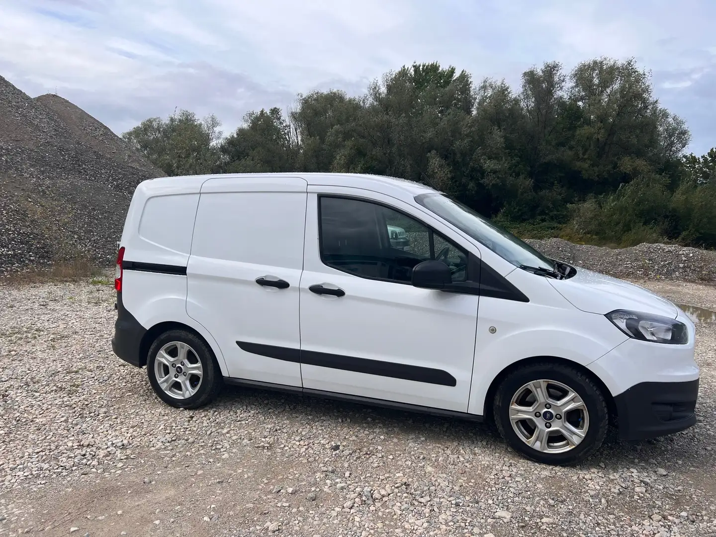 Ford Transit Courier Basis Weiß - 2