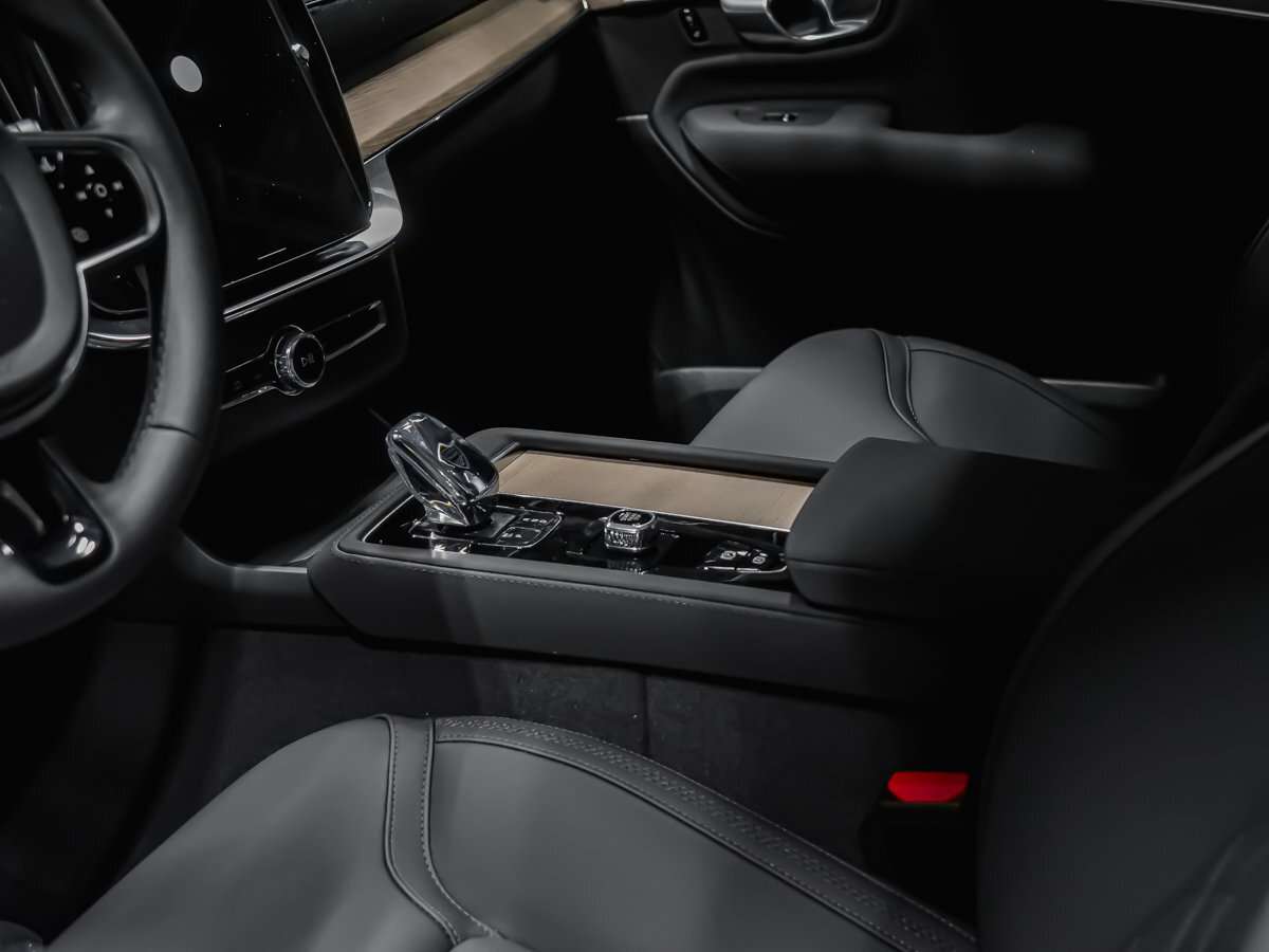 2026 Volvo XC90 Plus 7-Seater (Dark Theme) thumb 8