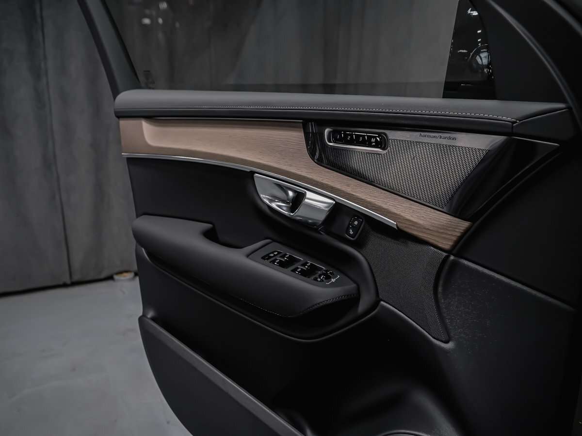 2026 Volvo XC90 Plus 7-Seater (Dark Theme) thumb 10