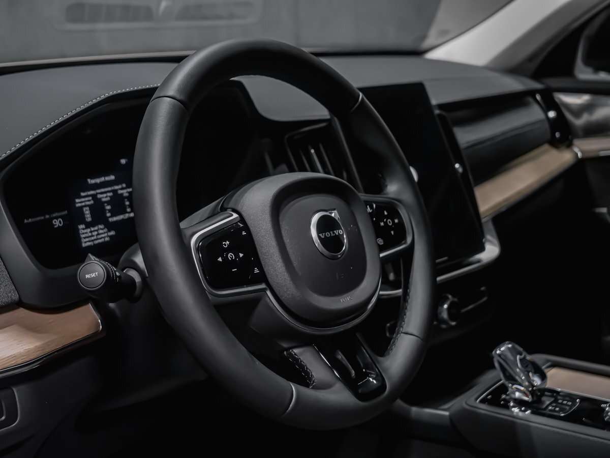 2026 Volvo XC90 Plus 7-Seater (Dark Theme) thumb 9