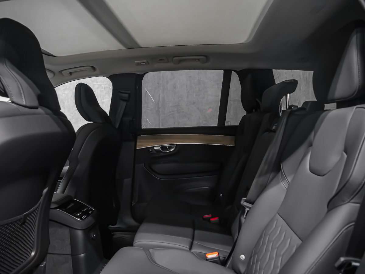 2026 Volvo XC90 Plus 7-Seater (Dark Theme) thumb 13