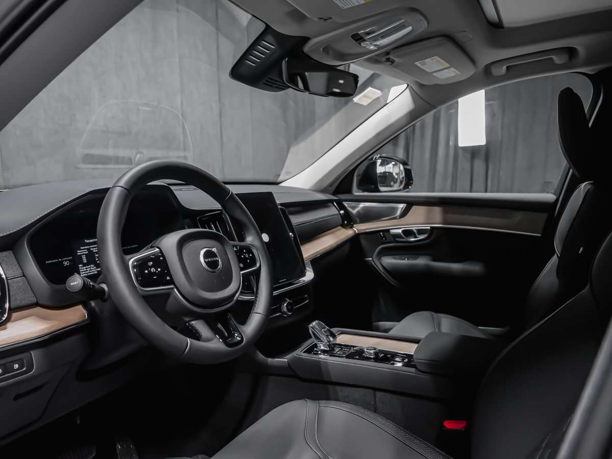2026 Volvo XC90 Plus 7-Seater (Dark Theme) thumb 7