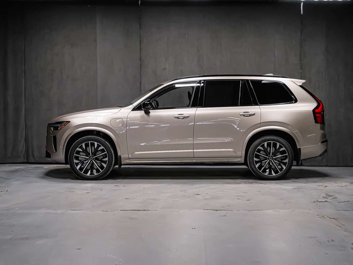 2026 Volvo XC90 Plus 7-Seater (Dark Theme) alt 4