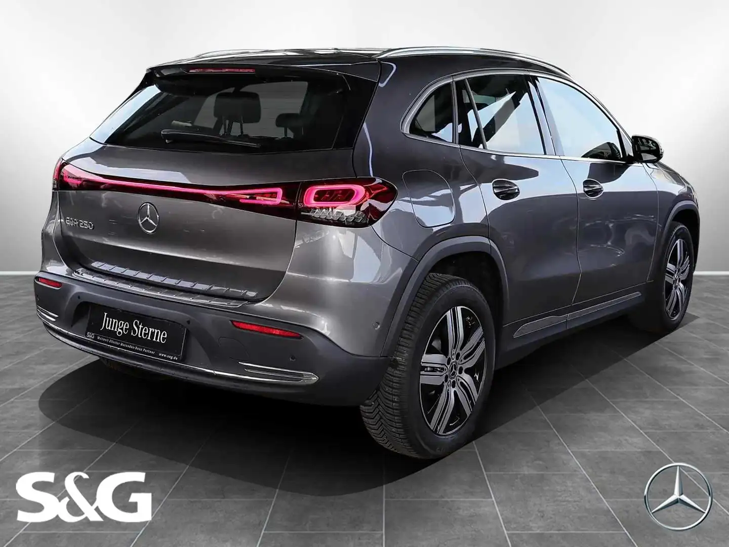 Mercedes-Benz EQA 250 TOTWINKEL+KAMERA+CARPLAY+MBUX+LED+18" Grau - 2