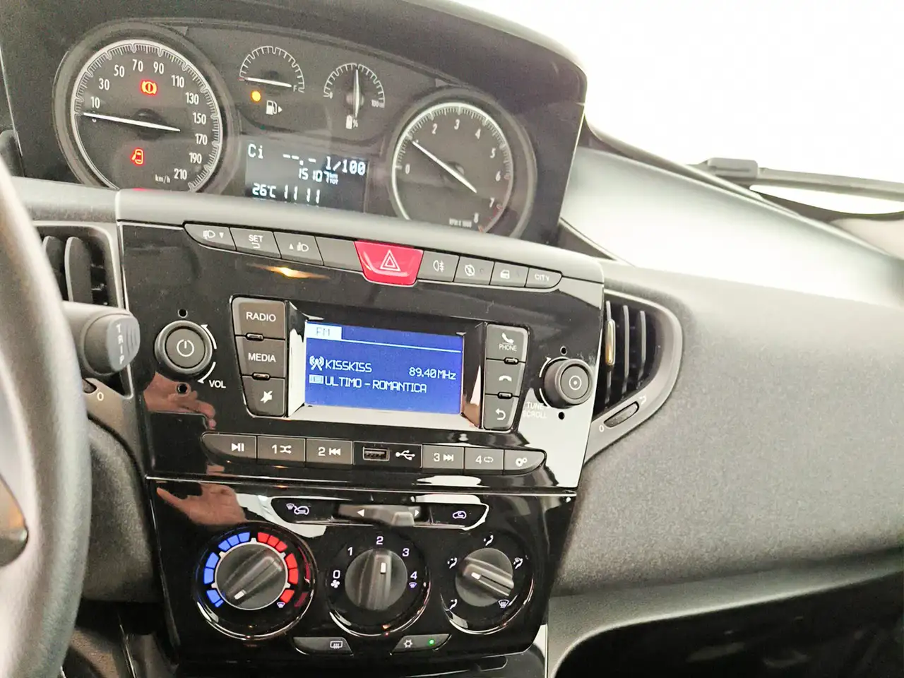 Lancia Ypsilon 2022 — фото 11