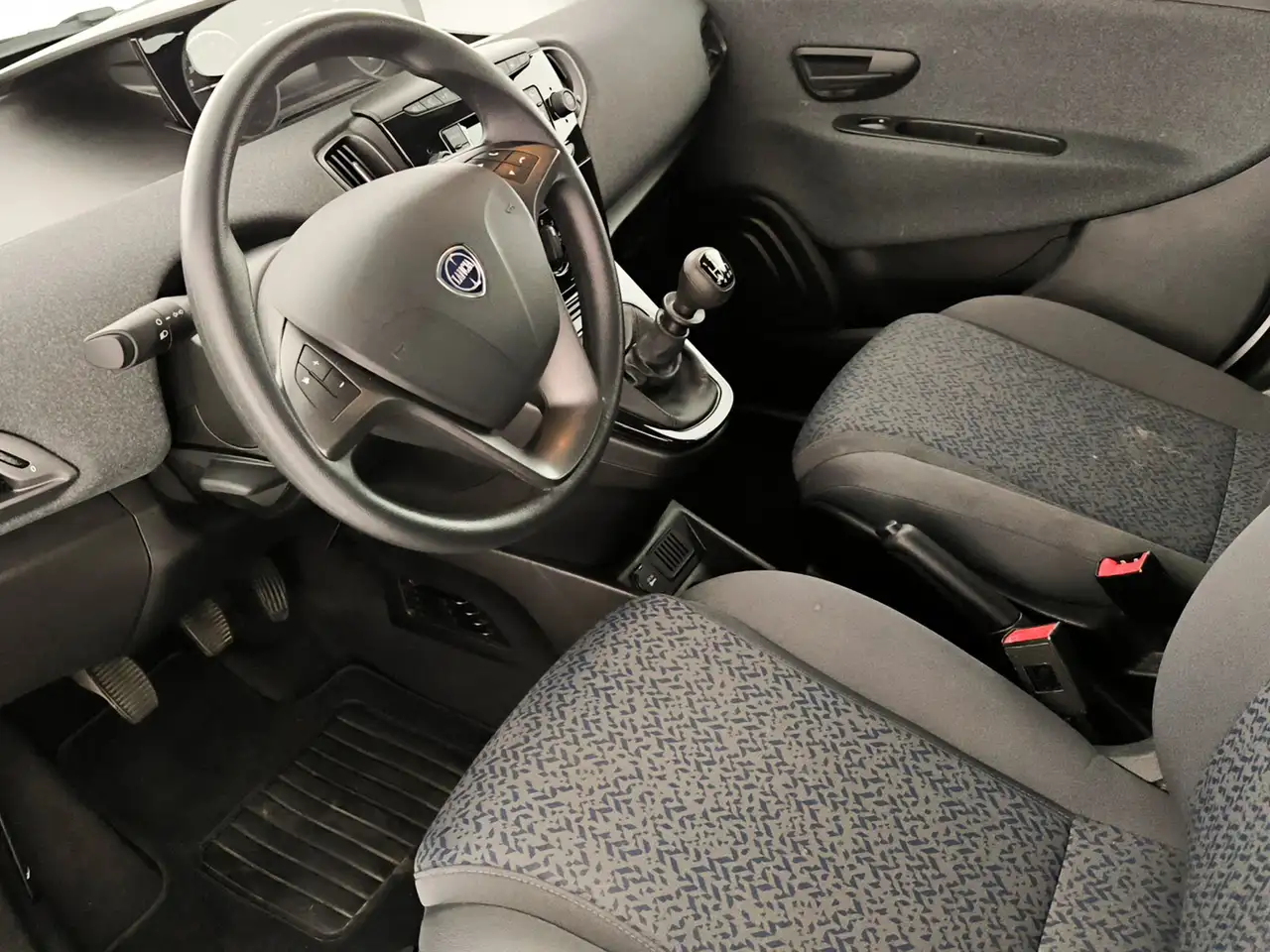 Lancia Ypsilon 2022 — фото 9