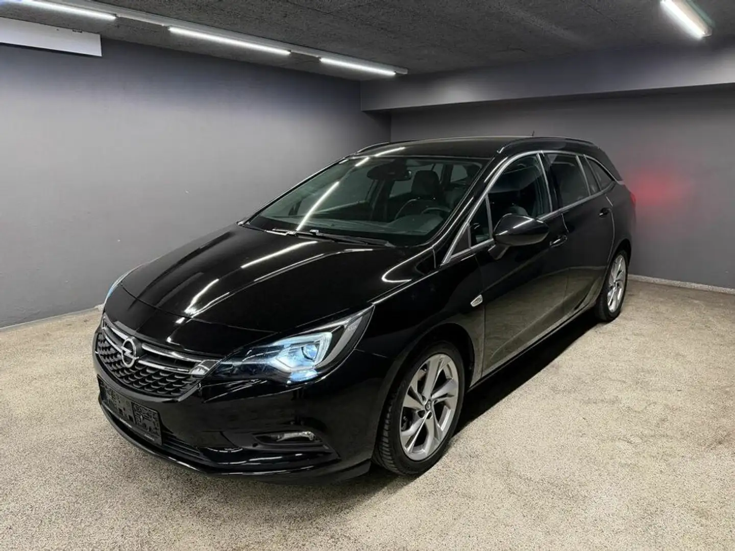 Opel Astra INNOVATION Start/Stop Schwarz - 2