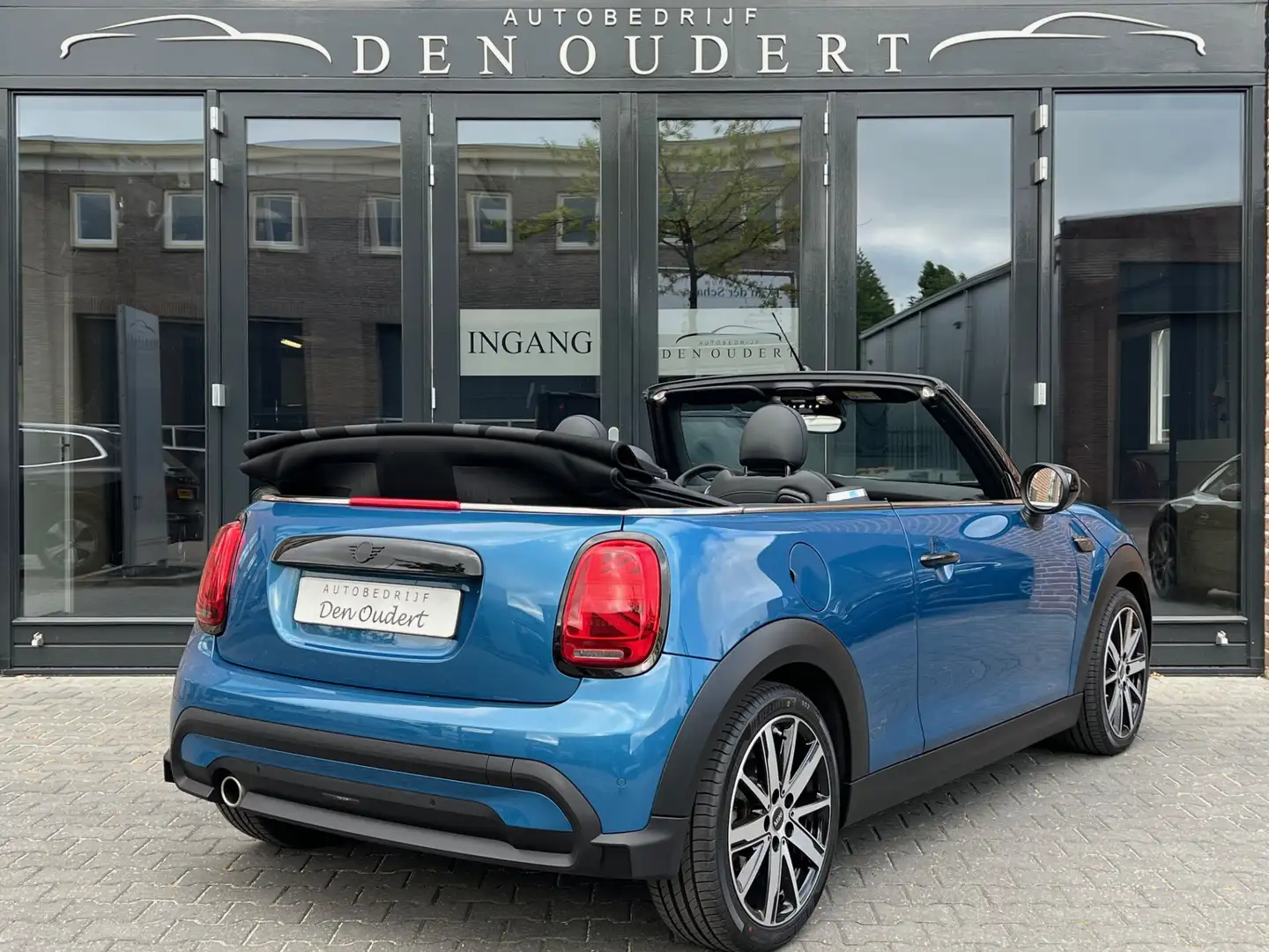 MINI Cooper Cabrio Mini 1.5 MINI Yours AUT CARPLAY / LEER / NAVI 2023 Bleu - 2