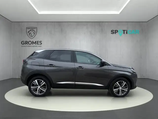 Peugeot 3008 view 2