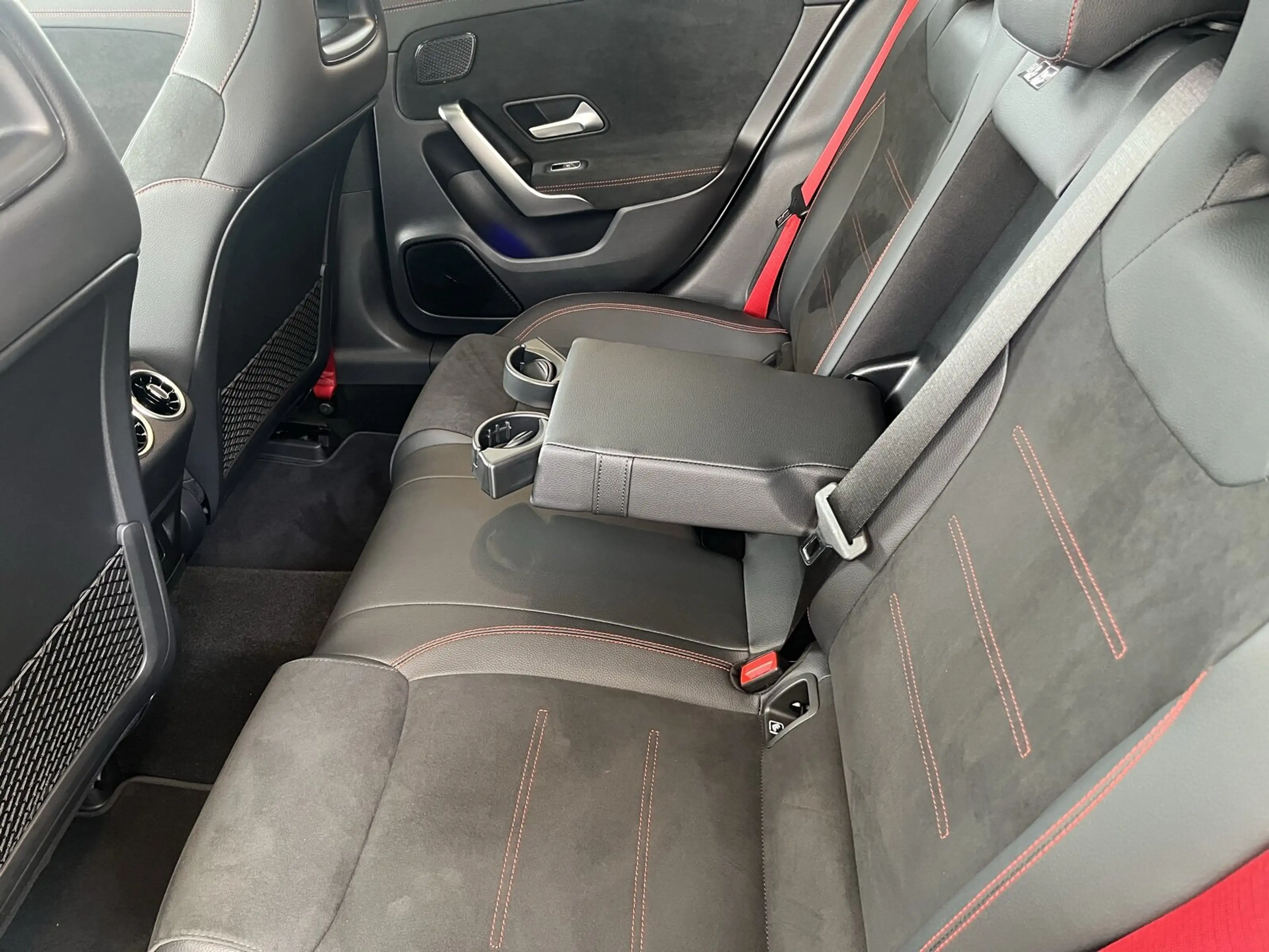 Mercedes-Benz CLA 35 AMG CLA 35 AMG 4M SB Pano.-Dach/Distronic/Kamera/LED — photo 32