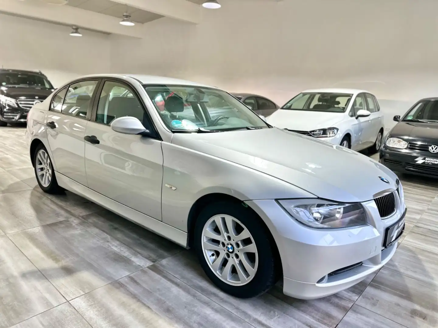 BMW 320 d Limousine *PDC*Alu* 2-Zonen Klimaautomatik* Silber - 2