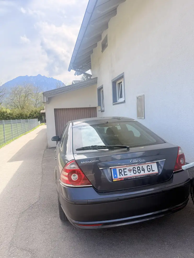 Ford Mondeo Ghia 2,0 - 2