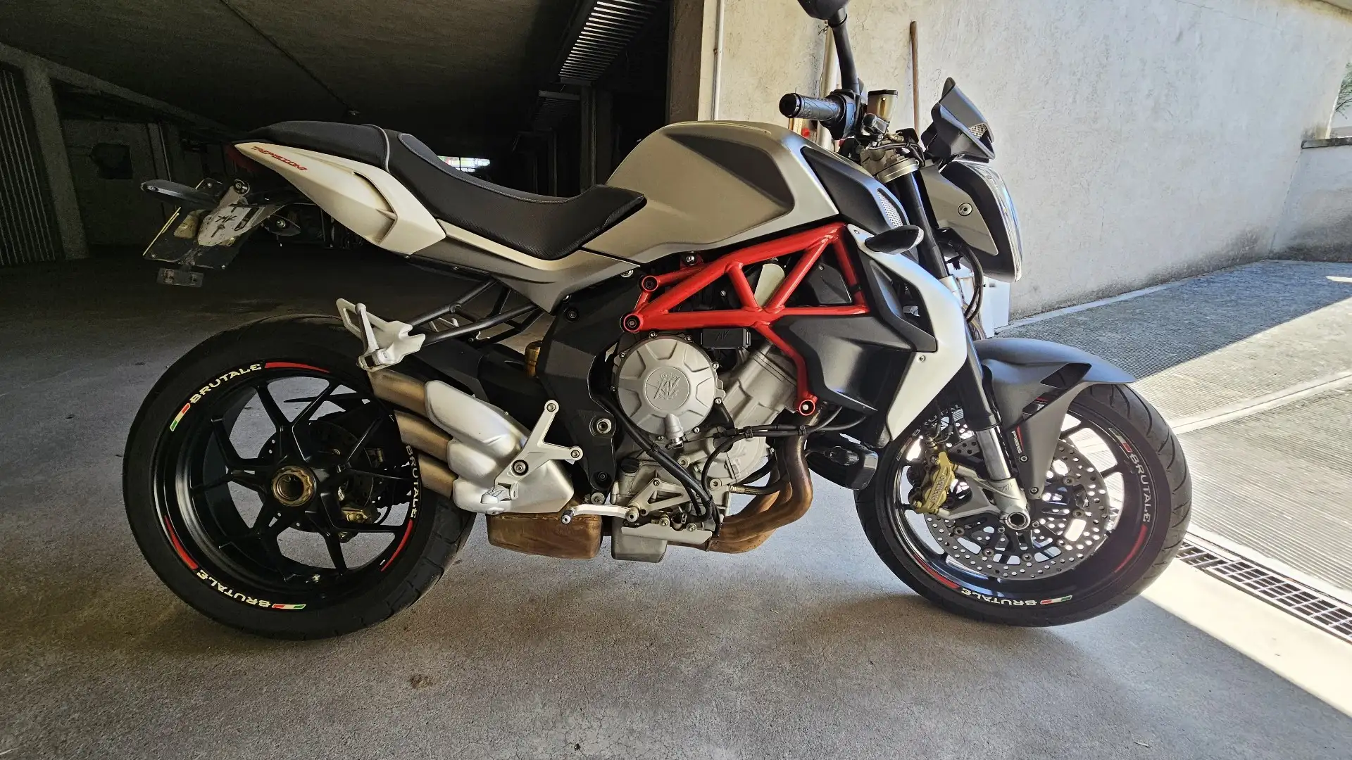 MV Agusta Brutale 800 abs Italia Сірий - 2