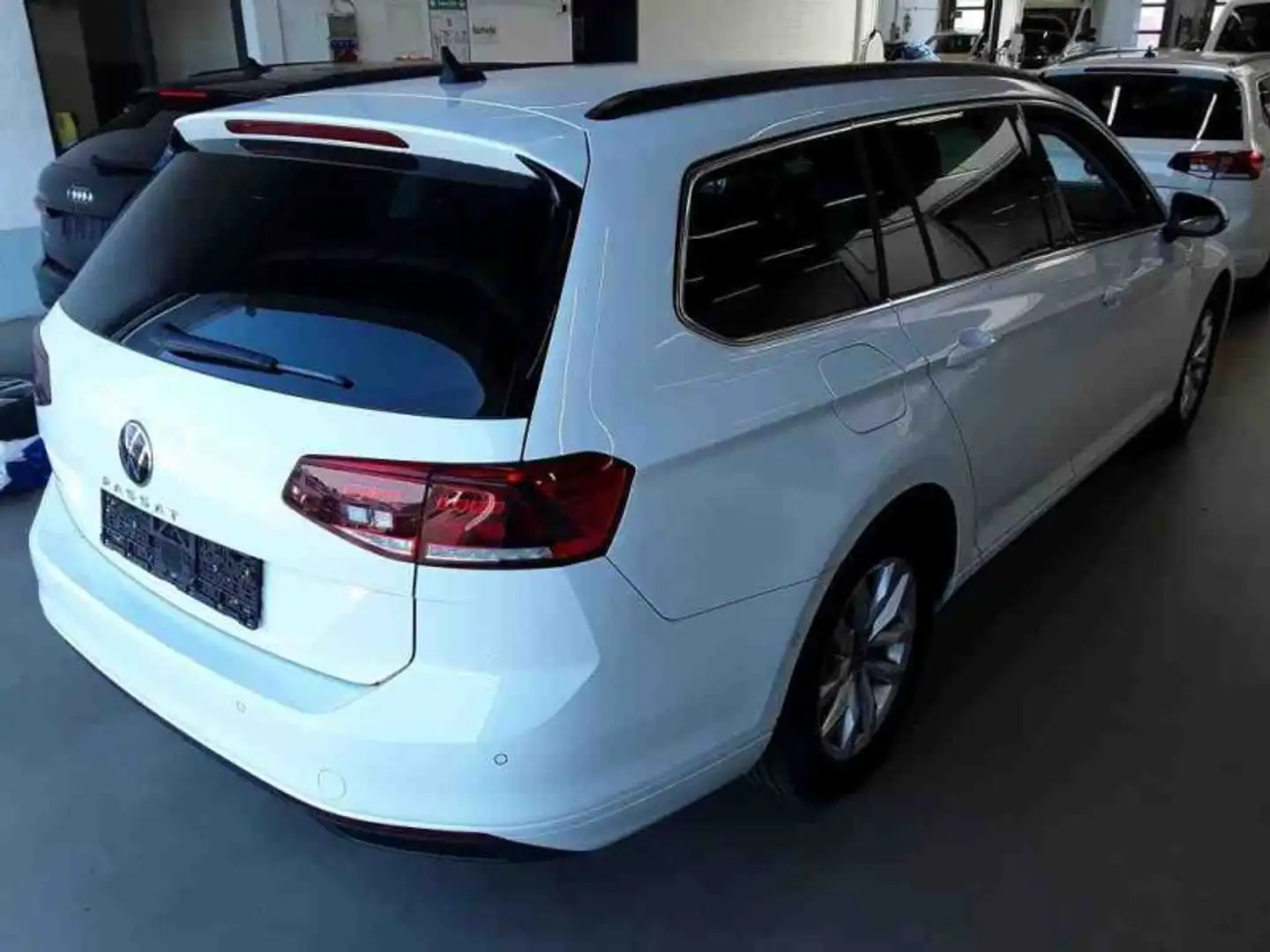 Volkswagen Passat Variant 2.0 TDI Business AHK DSG LED Navi ACC Virtual Sitz Weiß - 2