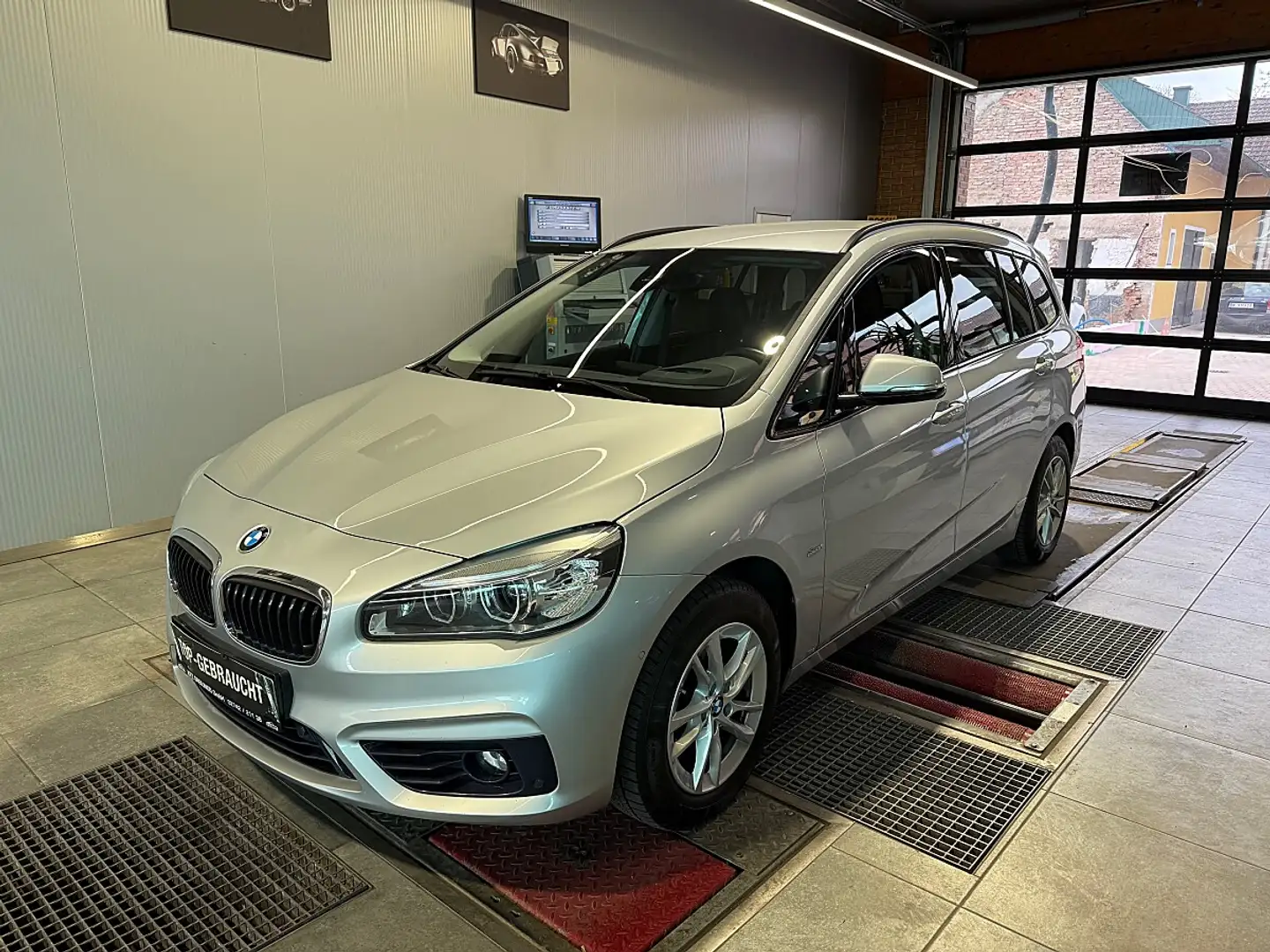 BMW 218 d Gran Tourer Sport Line Aut. **TOP ZUSTAND**AHK** Silber - 1
