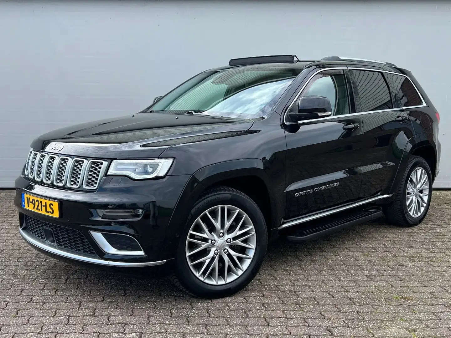 Jeep Grand Cherokee 3.0 crd | SUMMIT | Leder | NL auto 1e eigenaar | P Zwart - 1